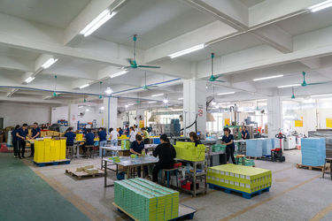 GUANGDONG YUHUA PLAYING CARDS CO.,LTD. linea di produzione del fabbricante