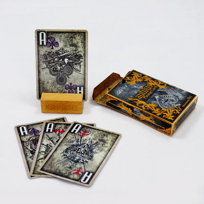 comprare Fabbrica carta stampata su misura di alta qualità russo stile intricato carte da gioco carta stampata in foglio d'oro liscia scura carta da gioco poker online manufacture