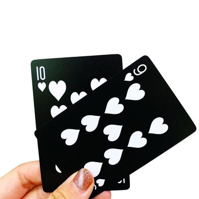 comprare logo su ordinazione delle carte da gioco impermeabili di plastica nere del poker di 0.32mm online manufacture