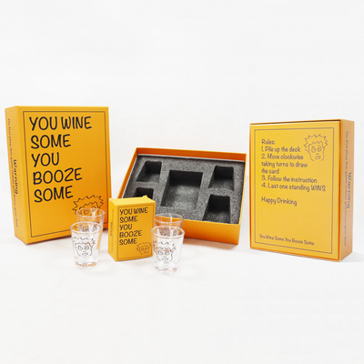 AI Format Adult Party Drinking Game Card With Shot Glass Personalizzazione di giochi di carte da bere