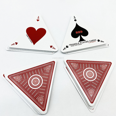 Carta da poker a forma di triangolo con disegno personalizzato e colori CMYK/Pantone